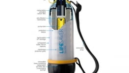 UNA BOTELLA QUE PERMITE PURIFICAR AGUA CONTAMINADA