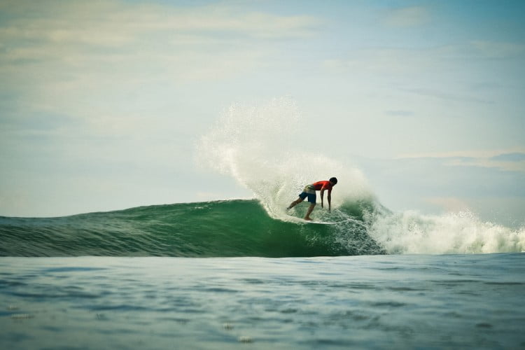 Jonathan "Gato" Chila de Ecuador, campeón del TVX Latin Pro 2015. Foto: Fabian Sánchez Surfing Nation Mag.