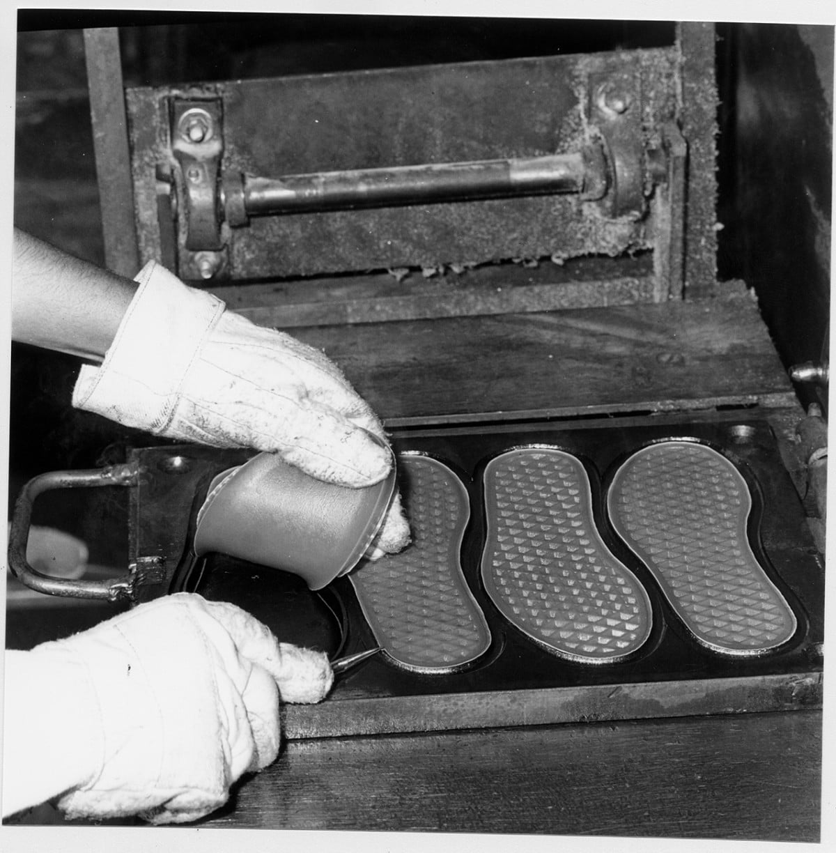 Vans-Factory_Vans_50_years