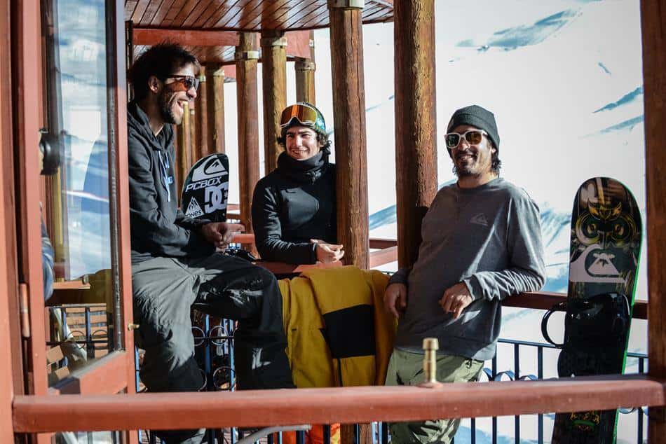 El equipo del Quiksilver Freeride Tour, disfrutando el increíble hotel Portal del Sol, principal de Valle Nevado Ski Resort 
