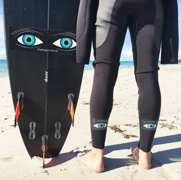 shark eyes surf tiburon ataque wetsuit tabla